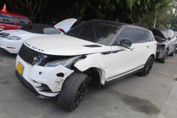 1f717d6d-edbe-4c2a-ba43-e41bc606f199 LAND ROVER RANGE ROVER VELAR R-DYNAMIC SE MODELO 2019