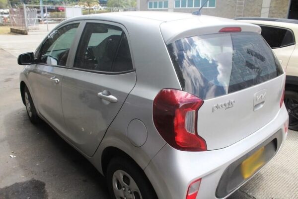 KIA PICANTO MODELO 2022 PLACA 9