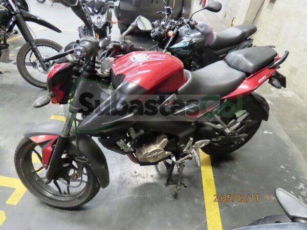 BAJAJ PULSAR 200 NS MODELO 2014