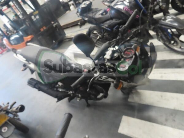 3f9a3326-1633-46f9-842f-dbf037d0c950 YAMAHA SZ15RR MODELO 2024