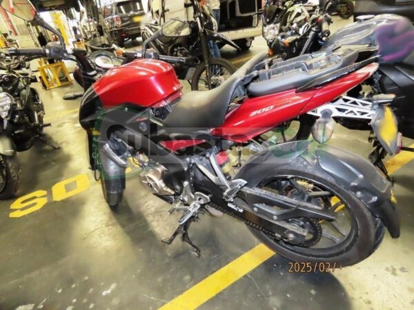 BAJAJ PULSAR 200 NS MODELO 2014