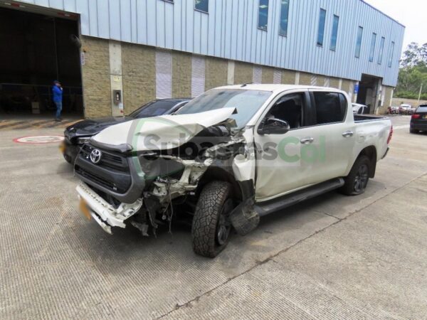 TOYOTA HILUX MODELO 2022