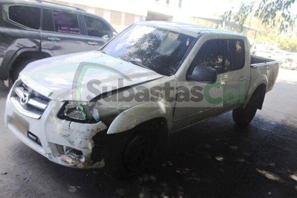 9108e096-928f-41cf-b80c-3c4925443f7d MAZDA BT 50 MODELO 2013