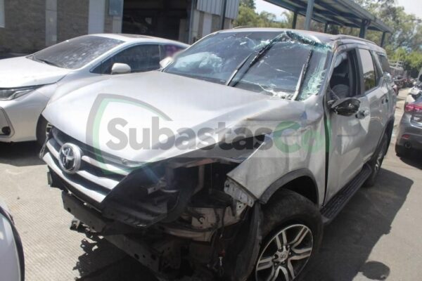 9835f4f1-c31e-4802-a5b8-89e76c07ac26 TOYOTA FORTUNER MODELO 2020