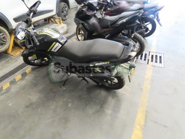 BAJAJ DISCOVER 150 ST COMPETIZIONE MODELO 2020