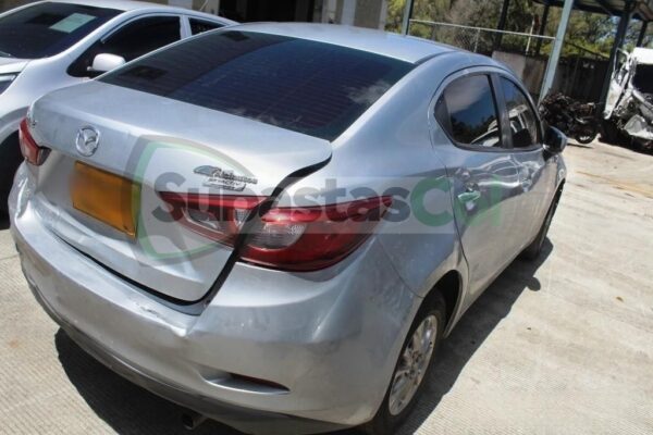 MAZDA 2 SEDAN MODELO 2020