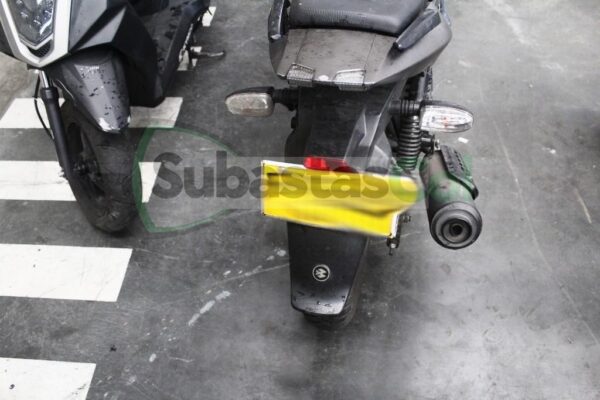 BAJAJ PULSAR 180 FI NEON MODELO 2022