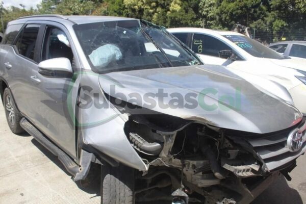 b9498176-e6e0-4694-a748-a41314bd7525 TOYOTA FORTUNER MODELO 2020