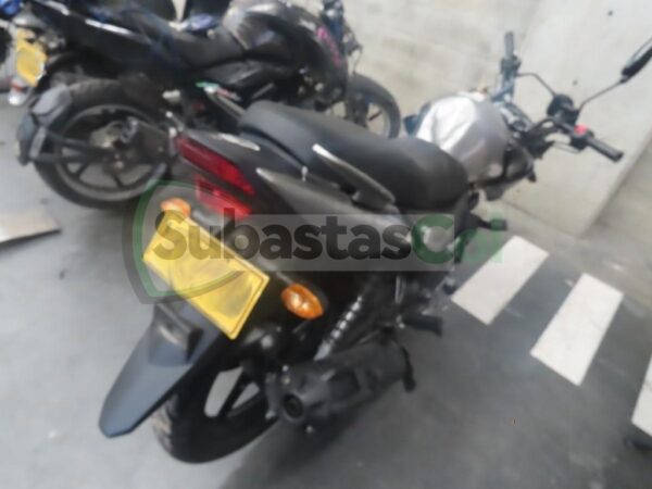 ce47cf7c-d6df-406b-b3cd-a11c286046a3 YAMAHA SZ15RR MODELO 2024