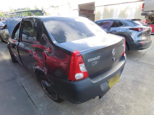 db076fbc-8117-4317-830c-94cee1e3b2ff RENAULT LOGAN MODELO 2010