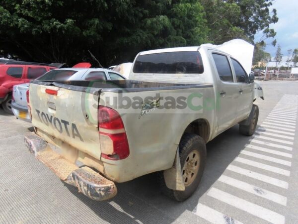 db69c166-7e01-43e3-a965-114ce5738682 TOYOTA HILUX MODELO 2013