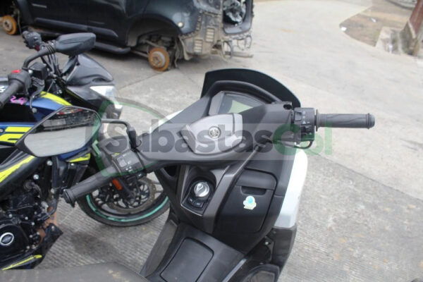 e0d36393-2f1f-4a67-aa93-ea4d1d5722ec YAMAHA NMAX155 MODELO 2022