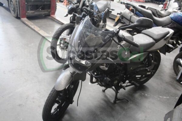 BAJAJ PULSAR 180 FI NEON MODELO 2022