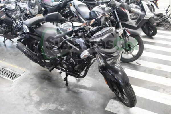 e1d59782-6197-4d95-9460-6c55744ea379 BAJAJ PULSAR 180 FI NEON MODELO 2023
