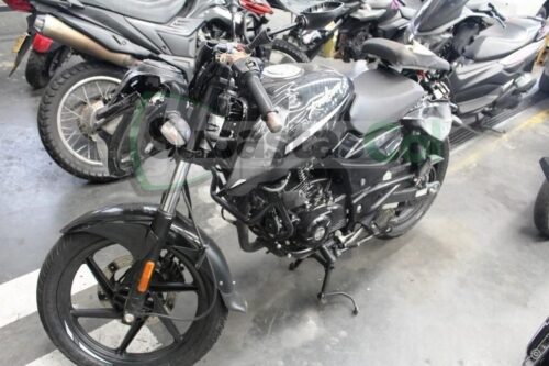 e4113edd-d5d6-414c-b859-fed9dd3f9b46 BAJAJ PULSAR 180 FI NEON MODELO 2023