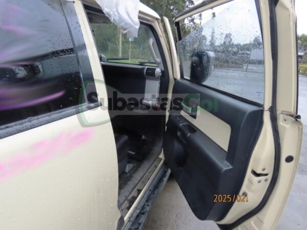 f828c1a0-2f14-4f48-a8cf-02d35e8403c3 (2) TOYOTA FJ CRUISER MODELO 2009