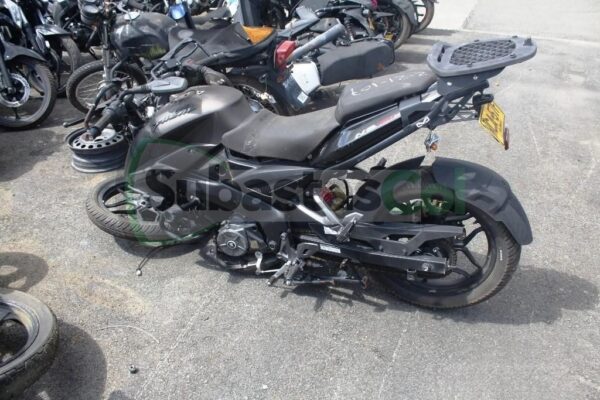 5c7e517c-4142-4df0-ac3b-48bea06444d4 BAJAJ PULSAR NS160 MODELO 2021