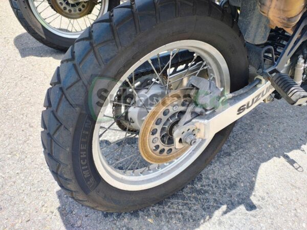 SUZUKI DR650 MODELO 2020