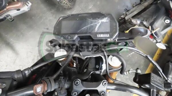 921abbdf-f7dd-4fa4-927f-4fb694323204 YAMAHA MT15 MODELO 2025
