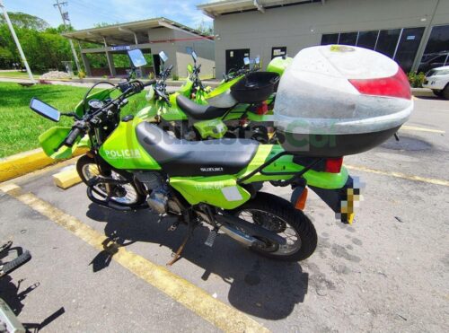 b4dfc94c-cbde-46fe-a0d7-1b24b992a902 SUZUKI DR650 MODELO 2020