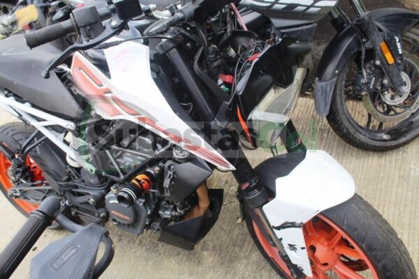 bf9b384a-66be-4464-a4a2-bdb6bae740ba KTM 200 DUKE NG MODELO 2021