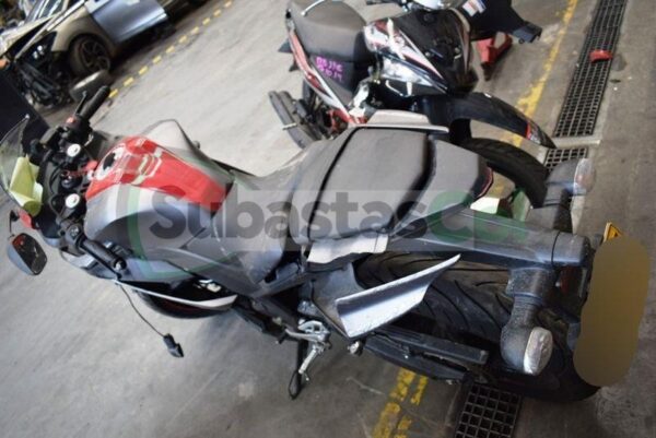 YAMAHA R15 MODELO 2020