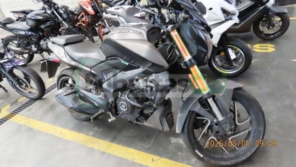 BAJAJ DOMINAR 400 MODELO 2022