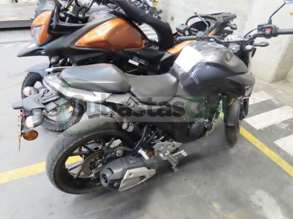0a4d8c4d-e0c6-404f-b226-2066ee9cc596 YAMAHA FZN250 MODELO 2024