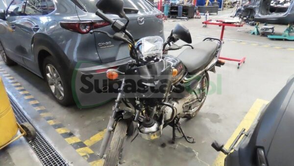 42d4870c-b7b0-4acd-be2e-9df669c133b7 BAJAJ CT100 KS SPOKE MODELO 2026