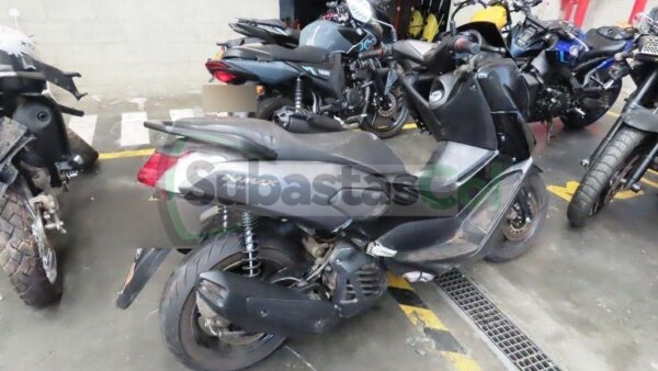 6504bcf0-5e5e-4bcc-be87-179764fd6358 YAMAHA NMAX MODELO 2021