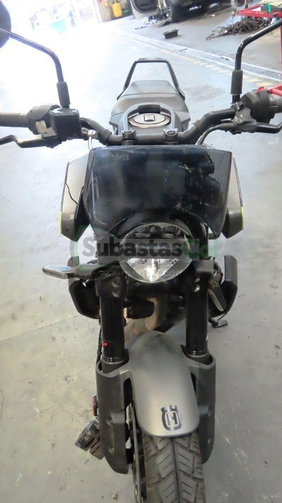 8a3a8612-8c83-4bee-8caa-9cf01a5d6f81 HUSQVARNA SVARTPILEN 250 MODELO 2025